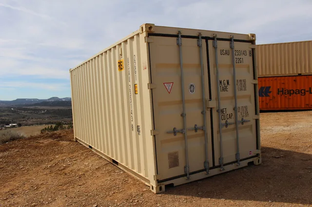 20-foot double door container providing access from both ends